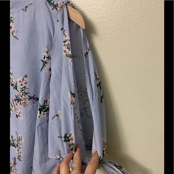 H&M blouse   - Picture 4 of 8